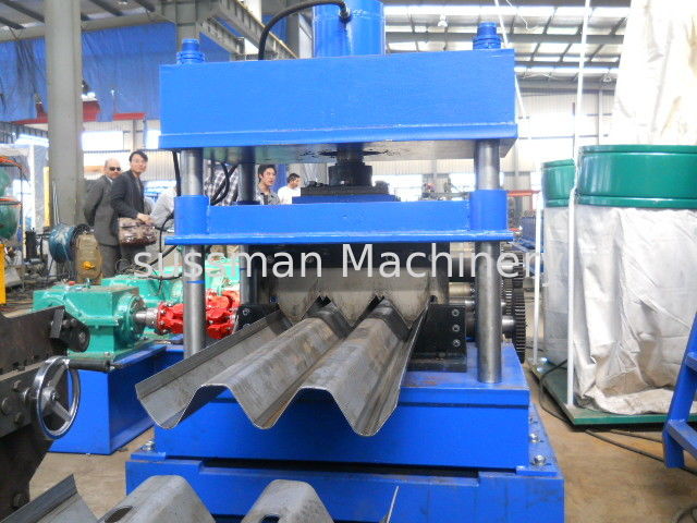 Chain Drive Guard Rails Roll Forming Machine 2 Sets Of Punching Dies