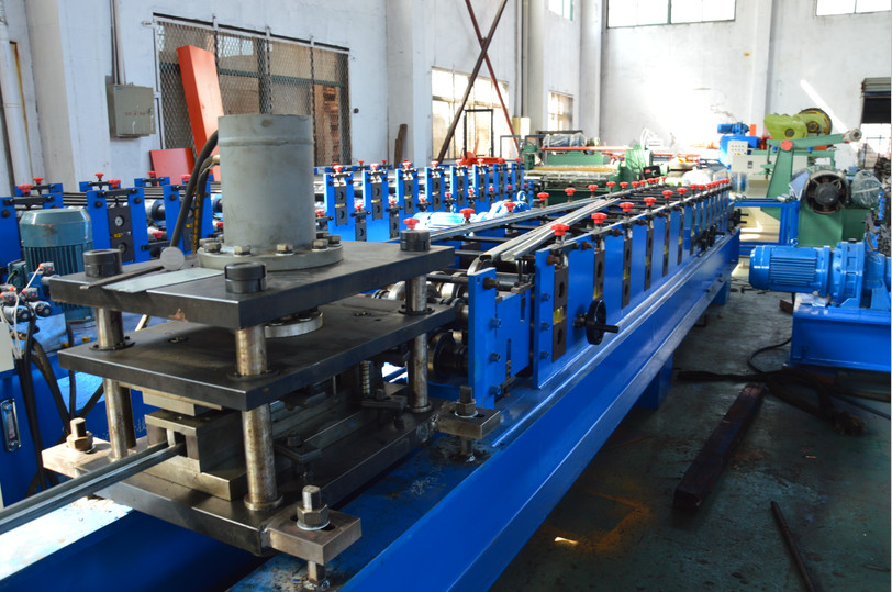 Material Thickness 1.5 - 3mm Solar Strut Roll Forming Machine 12 Months Warranty