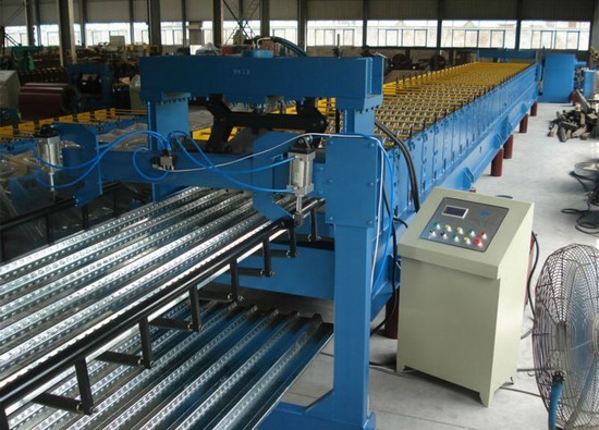 PLC Control Fully Automatic Metal Steel Roll Forming Equipment For Floor Deck Roof Deck Line Speed 8-12m/min