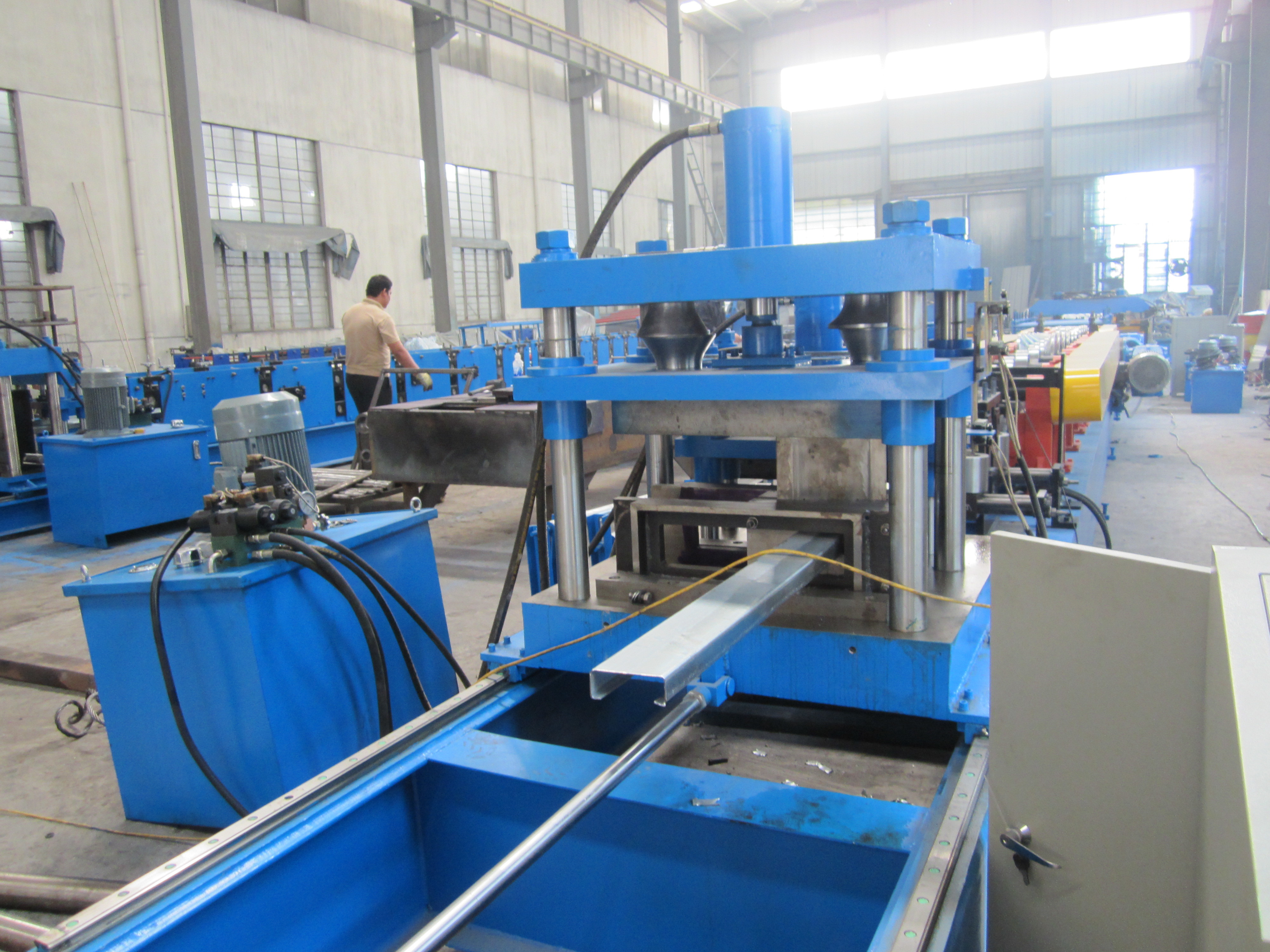 Customized Z Purlin Roll Forming Machine Electric Fully Automatic 15 m / min