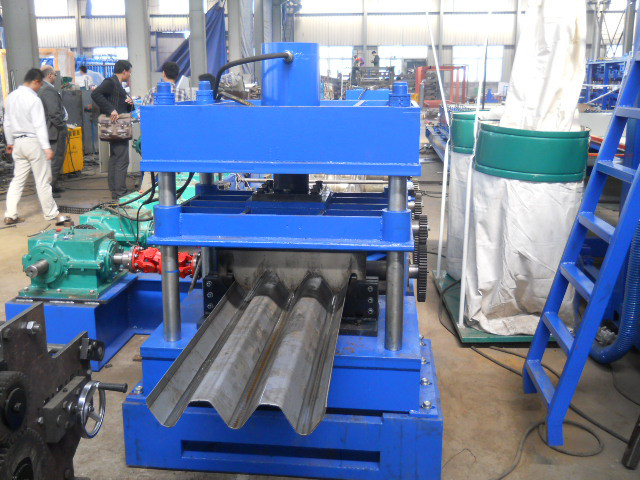 Blue 5m - 20m / Min Speed Guardrail Roll Forming Machine With 15 Stations